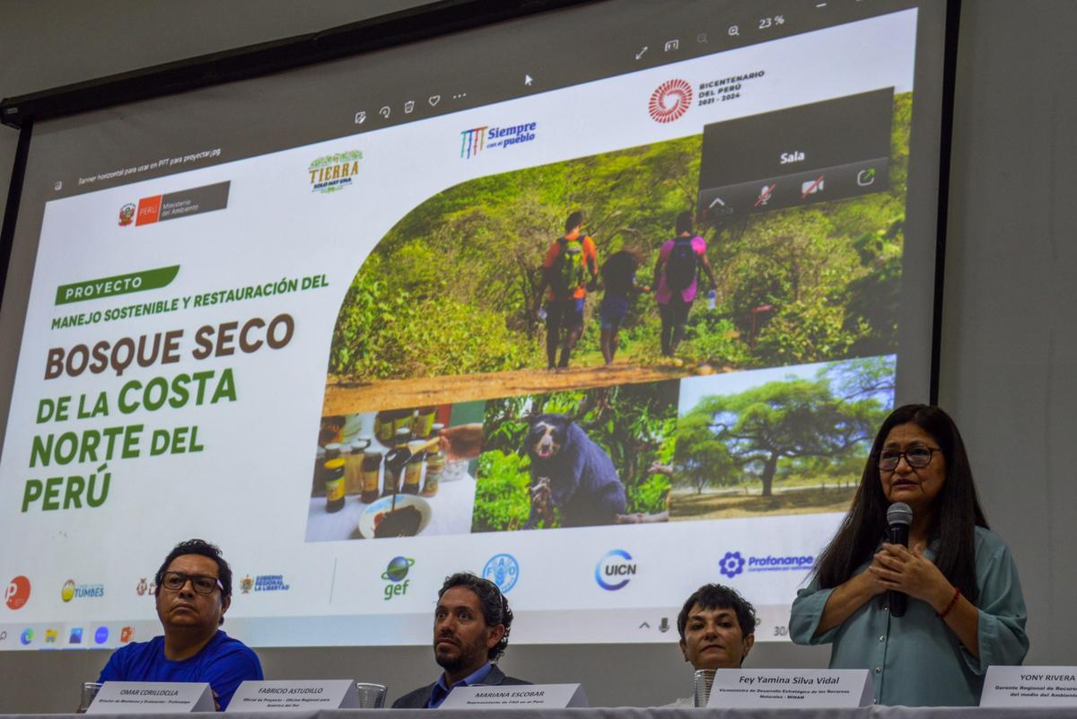 Yamina Silva, Viceministra de Recursos Estratégicos del Ministerio del Ambiente, durante su exposición en el lanzamiento del evento junto a Fabricio Astudillo, Oficial de Proyecto de la Oficina Regional de la UICN, Mariana Escobar, Representante de la FAO en el Perú y Omar Corilloclla, Director de Monitoreo y Evaluación de Profonanpe.